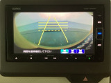 バックでの車庫入れも安心です! リアカメラが付いているバックモニター付のナビを装備しております。操作線もついており距離感も画面から確認できます。
