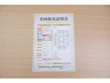 【車両検査証明書】店頭にてクルマの状態が一目で分かる検査証明書を公開中。トヨタ認定検査員が厳しく査定し、状態を点数と図解で表示しています。修復歴はもちろん、傷やヘコミの箇所や程度がご確認いただけます。