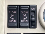 【両側パワースライドドア】スマートキーや運転席のスイッチで後席両側スライドドアの開閉が可能♪電動だから力を入れてドアを開ける必要が無く、小さなお子様でも簡単に開け閉めでき快適です♪