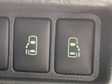 【両側パワースライドドア】スマートキーや運転席のスイッチで後席両側スライドドアの開閉が可能♪電動だから力を入れてドアを開ける必要が無く、小さなお子様でも簡単に開け閉めでき快適です♪