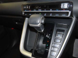 インパネシフトのオートマチックトランスミッションです。