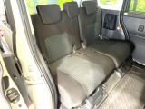 後部座席も気になるようなキズ・汚れやへたり等、大きなダメージはなく、良好な状態です。