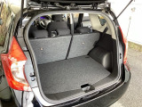トランクの広さは、どうです、たくさんの荷物が積めますよ。