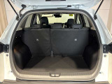 ラゲッジルームも広々、開口部が広く荷物を積む時も積みやすくなっています!