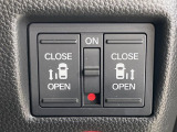 【両側パワースライドドア】スマートキーや運転席のスイッチで後席両側スライドドアの開閉が可能♪電動だから力を入れてドアを開ける必要が無く、小さなお子様でも簡単に開け閉めでき快適です♪
