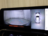 パノラミックビューモニターシステムが付いているので車の上から見た映像が確認できますよ。 一目で車両周辺の情報を確認できますが、直接安全をご確認下さい。