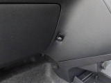 ちょっとした荷物がかけられるフック付き。