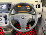 インテリアに合わせたデザインのステアリングは、運転される方のことも考え、運転しやすい形状、大きさです。是非一度、実際に触ってお確かめください。