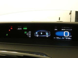 とっても見やすいメーターです。夜間時はラグジュアリーな気分にさせてくれる照明が魅力ですので、夜のドライブも楽しみになりますよ♪