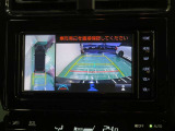 パノラミックビューモニター搭載。カメラで車両周囲の状況を映し出すため、狭い場所での駐車などに役立ちます。