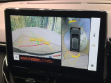 【パノラミックビューモニター】専用のカメラにより、上から見下ろしたような視点で360度クルマの周囲を確認することができます☆死角部分も確認しやすく、狭い場所での切り返しや駐車もスムーズに行えます。