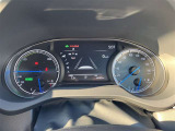 とっても見やすいメーターです。夜間時はラグジュアリーな気分にさせてくれる照明が魅力ですので、夜のドライブも楽しみになりますよ♪