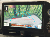【バックカメラ】駐車時に後方がリアルタイム映像で確認できます。大型商業施設や立体駐車場での駐車時や、夜間のバック時に大活躍!運転スキルに関わらず、今や必須となった装備のひとつです!