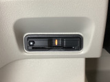 ハンドルの左下にETCがついています。高速道路の料金所の通過も楽々です。 カードの取り出しもしやすい場所についています。