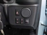 安全装置関連スイッチが運転席正面のインパネ下にあります。