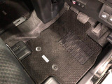 嬉しい純正フロアマット付き♪ 状態も良好です(^^♪