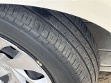 ※夏タイヤ新品納車※新品タイヤで納車いたします♪溝が少ないままだとスリップしたりブレーキ時の制動距離が長くなってしまいます。交換までまだまだ余裕があるのは経済的にも助かります