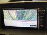 【バックカメラ】駐車時に後方がリアルタイム映像で確認できます。大型商業施設や立体駐車場での駐車時や、夜間のバック時に大活躍!運転スキルに関わらず、今や必須となった装備のひとつです!