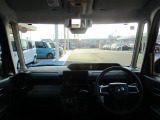 大きなフロントガラスで視界良好です。