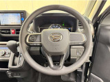 ステアリングスイッチ搭載!手を離さずに手元のスイッチで操作が可能。運転中、視線をそらさなくても操作ができて安全です!
