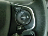 ハンドル右側にはクルーズコントロールのスイッチが装備され運転中の操作も安心して行えます!