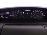とっても見やすいメーターです。夜間時はラグジュアリーな気分にさせてくれる照明が魅力ですので、夜のドライブも楽しみになりますよ♪