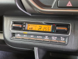 【オートエアコン】一度お好みの温度に設定すれば、車内の温度を検知し風量や温度を自動で調整。暑い&hellip;寒い&hellip;と何度もスイッチ操作をする必要はありません。快適な車内空間には必須の機能ですね♪