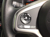 ステアリングにオーディオ操作スイッチが付いています。オーディオ画面に直接タッチしなくても操作が出来ますので、運転に集中できます。
