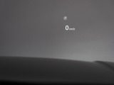 ヘッドアップディスプレイは運転中に役立つ情報をフロントガラスに映し出します。独自のレーザー技術により、直射日光が当たるような状況にも対応。走行速度、ナビゲーションなどの情報を、クリアに表示します。