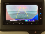 バックでの車庫入れも安心です! リアカメラが付いているバックモニター付のナビを装備しております。操作線もついており距離感も画面から確認できます。