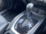 エクストレイルのシフトレバー周りです.