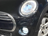 ●LEDヘッドライト:夜間走行時も良好な視界を確保し安心して運転できる高輝度LEDヘッドライトを装備!点灯速度が早く、消費電力も抑えられています。