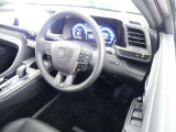 高級感のある運転席回り♪乗っていて落ち着けるデザインです。もちろん使い勝手もとても良いです。