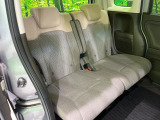 後部座席も気になるようなキズ・汚れやへたり等、大きなダメージはなく、良好な状態です。