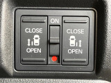 【両側パワースライドドア】スマートキーや運転席のスイッチで後席両側スライドドアの開閉が可能♪電動だから力を入れてドアを開ける必要が無く、小さなお子様でも簡単に開け閉めでき快適です♪