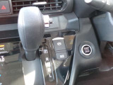 電動パーキングブレーキ装備!また、オートブレーキホールド機能もありますので、停車時ブレーキペダルから足を離してもブレーキ力を保持しているので動き出しません。(アクセルペダルを踏むと解除され発進します)