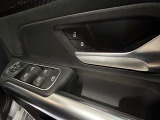 メモリー付き電動シートも装備されておりますのでシート位置を3パターン記憶できます。