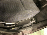 痛みの出やすい運転席シートの角、フロアマット、座面、ともに良好です