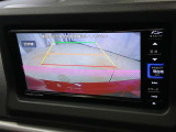 駐車が苦手な方でも安心のバックガイドモニター搭載。 後方の映像をクリアに表示し、ガイドラインで車庫入れや縦列駐車をしっかりサポート。毎日の運転がぐっとラクになります。