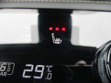 運転席&助手席にシートヒーター装備。ポカポカです。