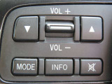運転中、オーディオの操作をしてて、ハッとしたことはありませんか?ステアリングスイッチは、運転中でもハンドルでオーディオの操作が可能です。安全なドライブをサポートします。