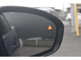 後側方車両検知警報付きでドライブに安心を!車両の接近をミラーのインジケーターがオレンジ色の光って知らせてくれます。