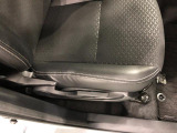 痛みの出やすい運転席シートの角、フロアマット、座面、ともに良好です