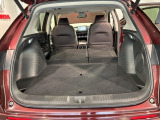 リア席を倒せば広々とした空間の出来上がり!床が低くフラットになり、天井までの高さがありますので積載が便利です。