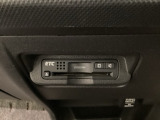 エアコンパネルの下にETCがついています。高速道路の料金所の通過も楽々です!。 カードの取り出しもしやすい場所についています。