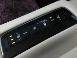 【シートヒーター】寒い季節もスイッチ一つでシートがポカポカに!レザーシート特有の、座った時のヒンヤリ感はこれで解消!