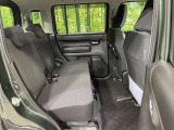 後部座席も気になるようなキズ・汚れやへたり等、大きなダメージはなく、良好な状態です。