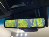【デジタルインナーミラー】後席の大きな荷物や同乗者で後方が確認しづらい時でも安心!カメラが撮影した車両後方の映像をルームミラー内に表示。クリアな視界で状況の確認が可能です!