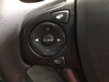 ステアリングにオーディオ操作スイッチが付いています。オーディオ画面に直接タッチしなくても操作が出来ますので、運転に集中できます。
