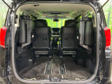 【パワーバックドア】スマートキーや運転席のボタンを押すだけでリアゲートが自動で開閉します!荷物を持っている時や、高い位置にあるバックドアを閉める際に便利な機能です♪